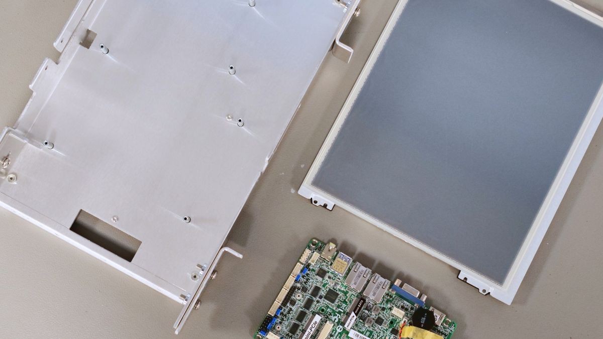 Custom touchscreen HMI and industrial panel PC solutions